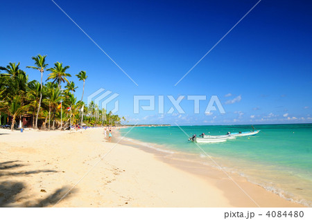 Sandy beach on Caribbean resort Sandy beach on Caribbean resort 4084480