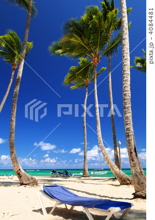 Sandy beach on Caribbean resort 4084481