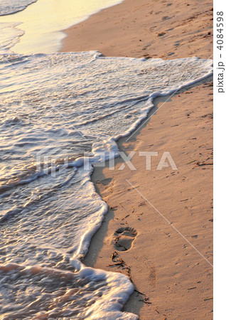 Tropical beach with footprints Tropical beach with footprints 4084598
