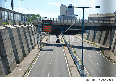 新潟みなとトンネルの入り口と一般道の立体交差 4084704