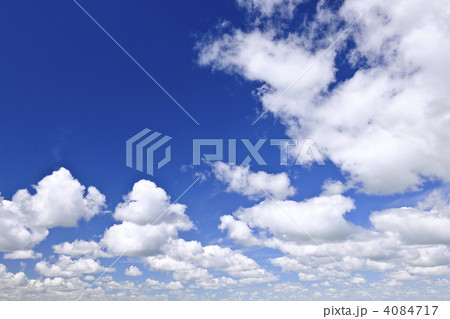 Blue sky with white clouds 4084717