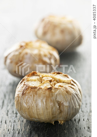 Roasted garlic bulbs Roasted garlic bulbs 4085337