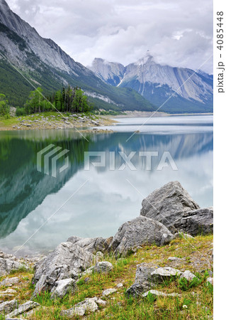 Mountain lake in Jasper National Park Mountain lake in Jasper National Park 4085448