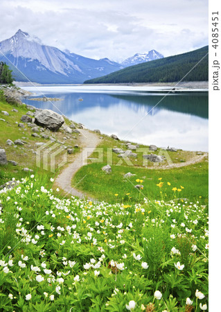 Mountain lake in Jasper National Park, Canada Mountain lake in Jasper National Park, Canada 4085451