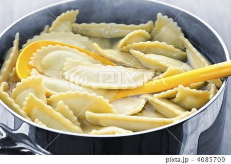 Cooking ravioli Cooking ravioli 4085709