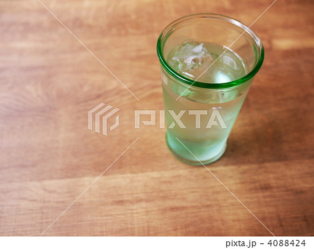 水の入ったグラス 水の入ったグラス 4088424