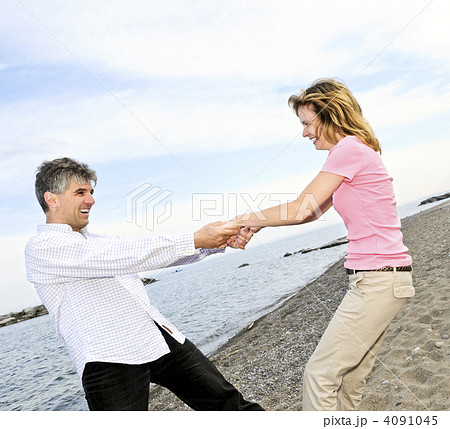 Happy mature couple 4091045