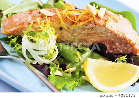 Salad with grilled salmon Salad with grilled salmon 4091175