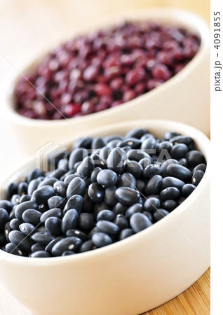 Black and red adzuki beans 4091855