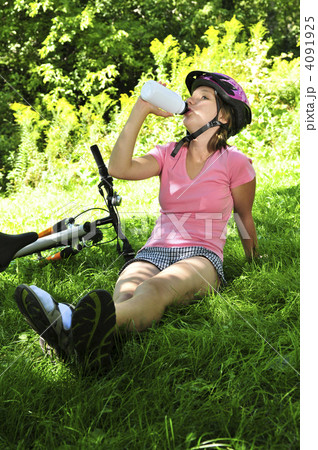 Teenage girl resting in a park with a bicycle 4091925