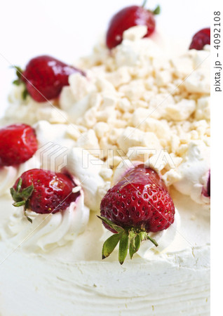 Strawberry meringue cake 4092108