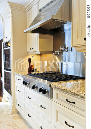 Kitchen interior 4092398