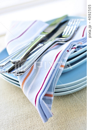 Plates and cutlery 4092505