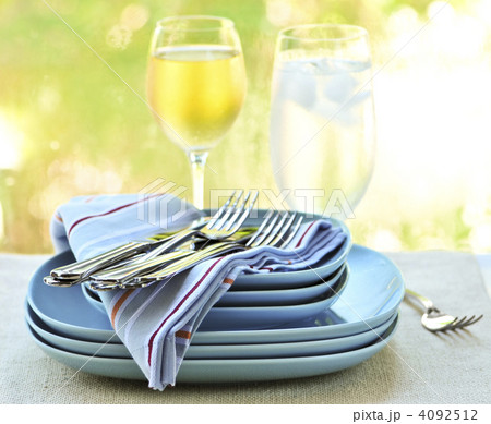 Plates and cutlery 4092512