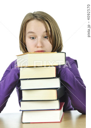 Teenage girl studying 4092570