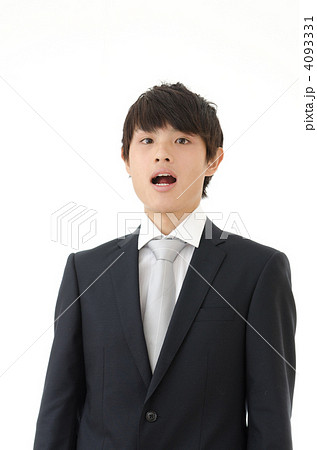 スーツを着た若い男性 4093331