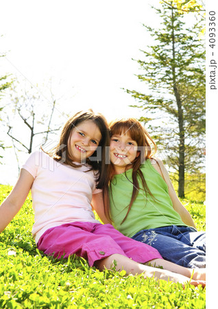 Young sisters 4093360