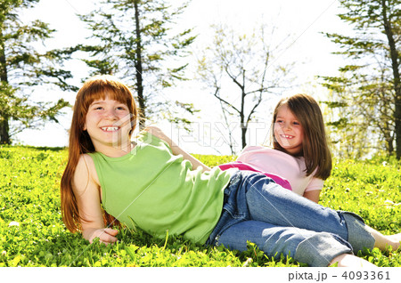 Young sisters 4093361