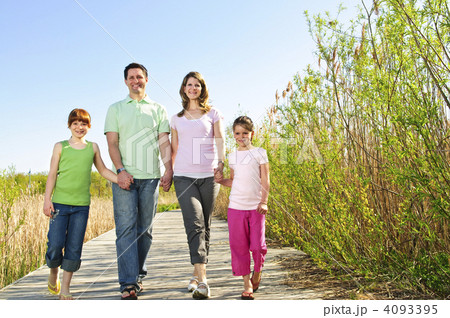 Happy family 4093395