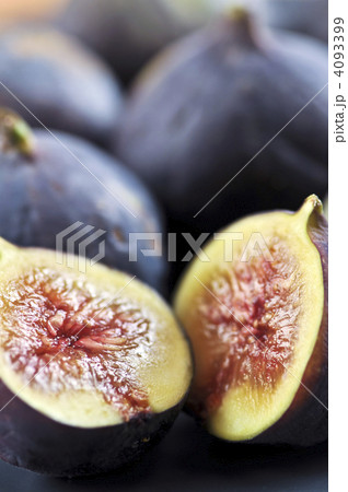 Sliced figs 4093399