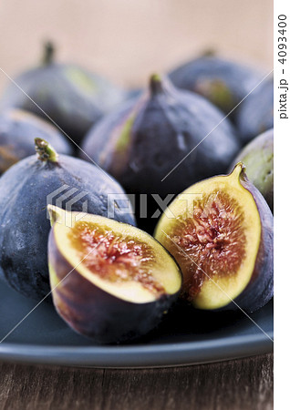 Plate of sliced figs Plate of sliced figs 4093400