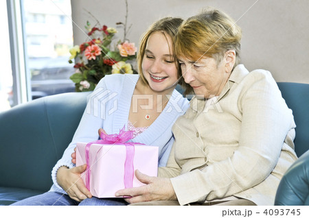 Granddaughter visiting grandmother Granddaughter visiting grandmother 4093745