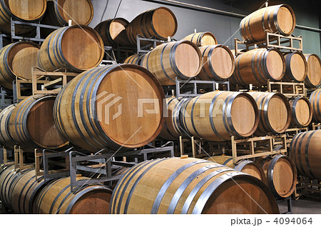 Wine barrels 4094064