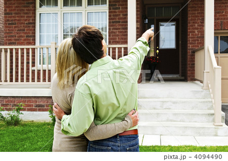 Happy couple in front of home Happy couple in front of home 4094490