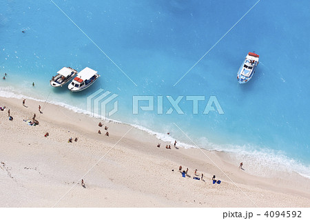 swimming in the turquoise sea 4094592