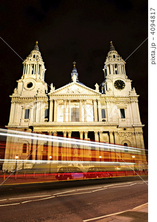 St. Paul's Cathedral London at night 4094817