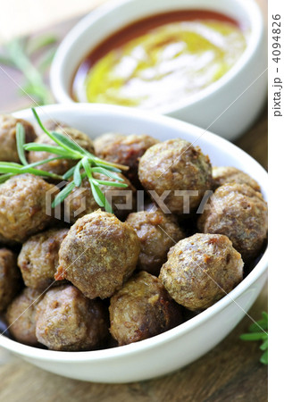 Meatballs and sauce 4094826