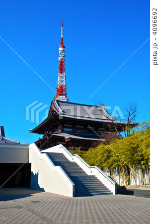 増上寺の本堂と東京タワー（東京都港区芝公園） 4096692