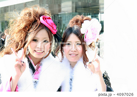 成人式（女性２人） 4097026