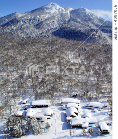 燧ヶ岳と山小屋 4097056