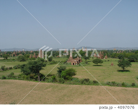 平原に林立する仏塔(バガン/ミャンマー) 平原に林立する仏塔(バガン/ミャンマー) 4097076