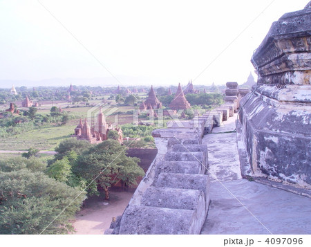 シュエサンドー・パゴダからの眺め（バガン／ミャンマー） 4097096
