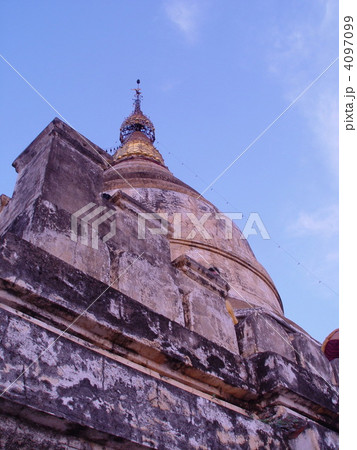 シュエサンドー・パゴダの頂上（バガン／ミャンマー） 4097099