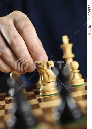 Hand moving knight on chess board 4100975