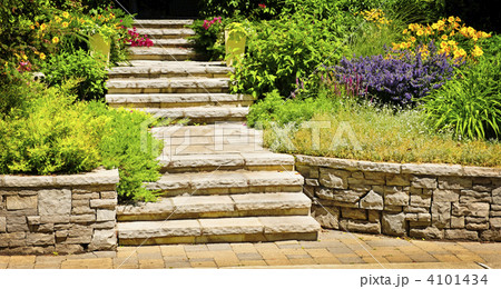 Natural stone landscaping 4101434