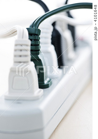 Wires plugged into power bar 4101648