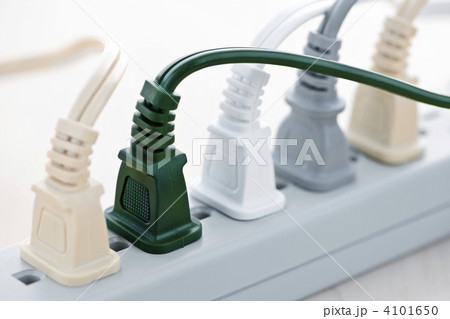 Wires plugged into power bar 4101650