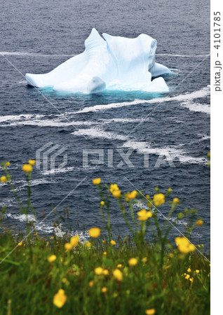 Melting iceberg Melting iceberg 4101785