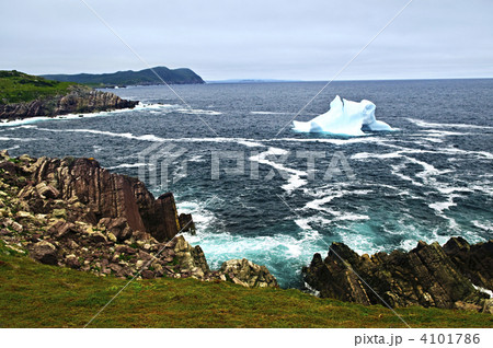Melting iceberg Melting iceberg 4101786