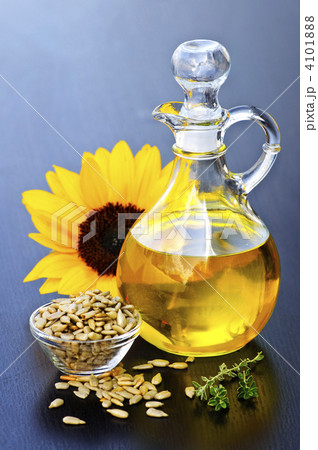Sunflower oil bottle Sunflower oil bottle 4101888