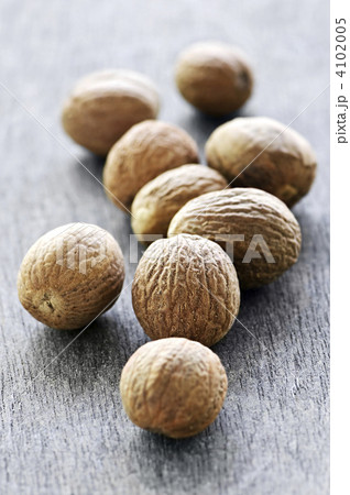 Whole nutmeg seeds 4102005
