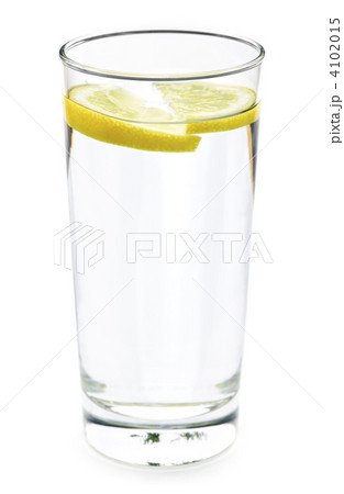 Glass of water with lemon 4102015