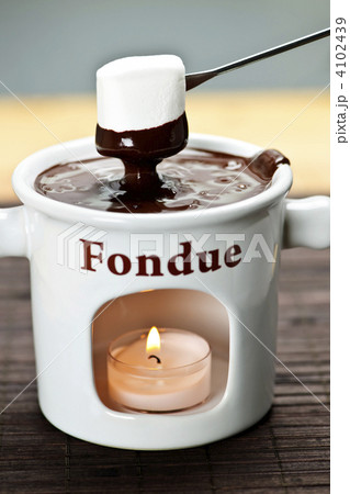 Marshmallow dipped in chocolate fondue 4102439