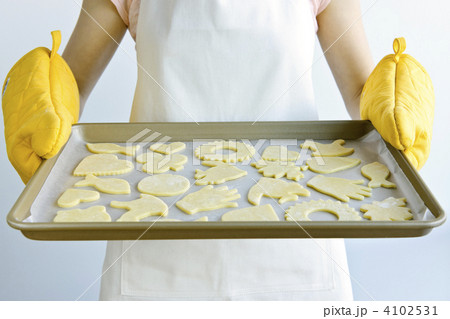 Baking sheet with cookies 4102531