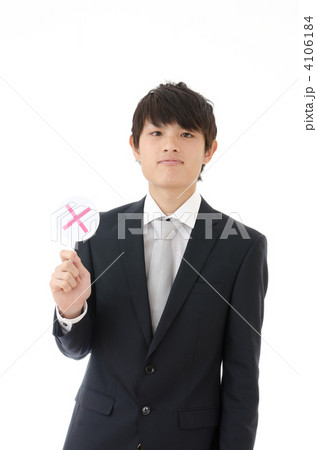 スーツを着た若い男性 スーツを着た若い男性 4106184