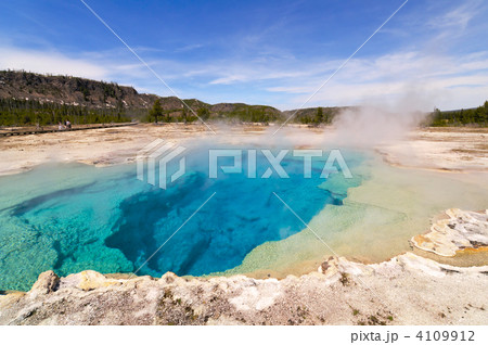Sapphire Pool , Yellowstone National Park 4109912